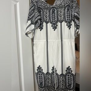 New York and Co. black and white dress.
